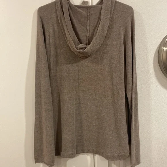 Barefoot Dreams Cozy Chic Lite hoodie Large
Color is beach rock - Picture 2 of 5
